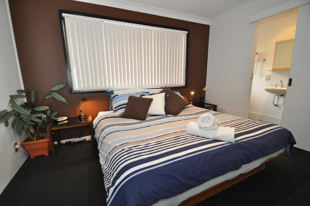 Beachfront Apartments Narooma Quarto foto